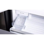 Electrolux 伊萊克斯 EME2800H-A 252公升 NutriFresh™ 變頻三門雪櫃