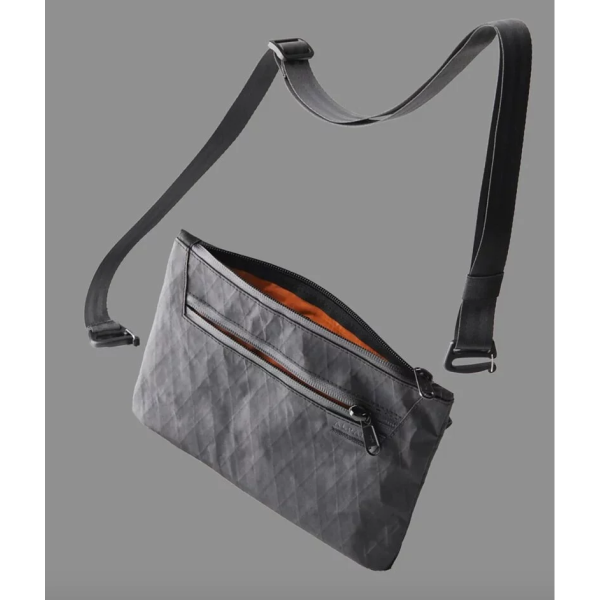 Alpaka Zip Pouch Max 輕便防水斜肩包 (黑色)